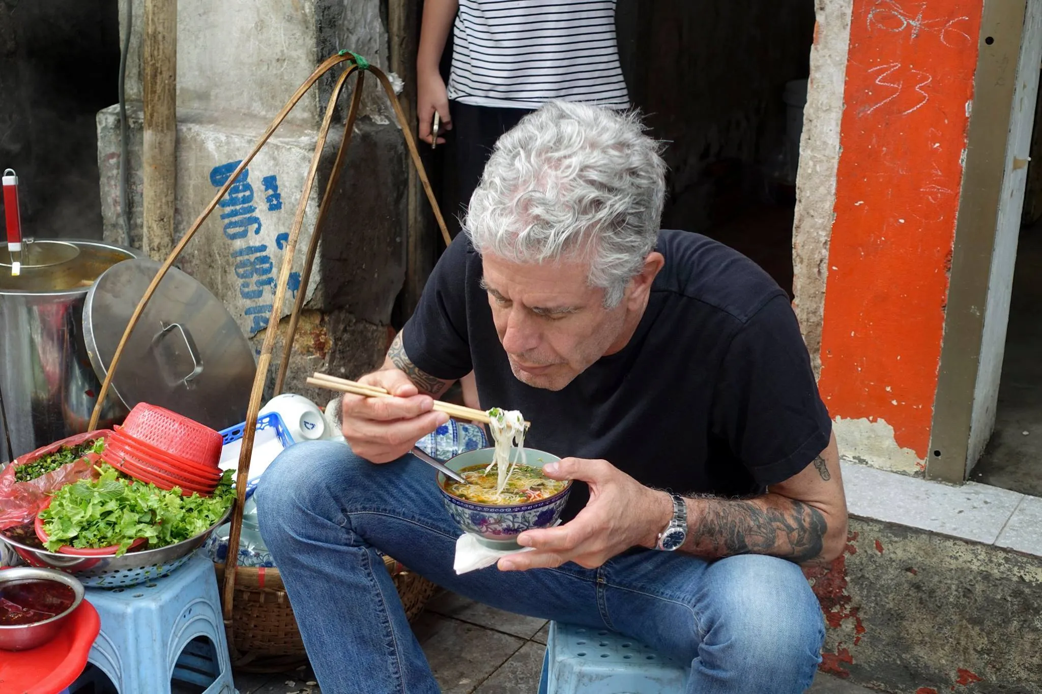 anthony bourdain bun rieu