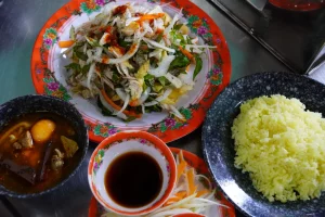 places to eat chicken rice in hoi an vietnam
