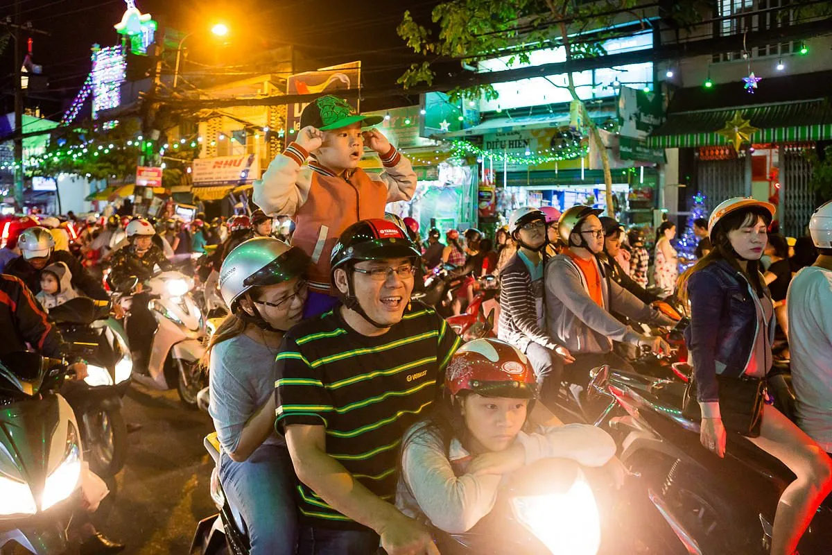 saigon street christmas eve