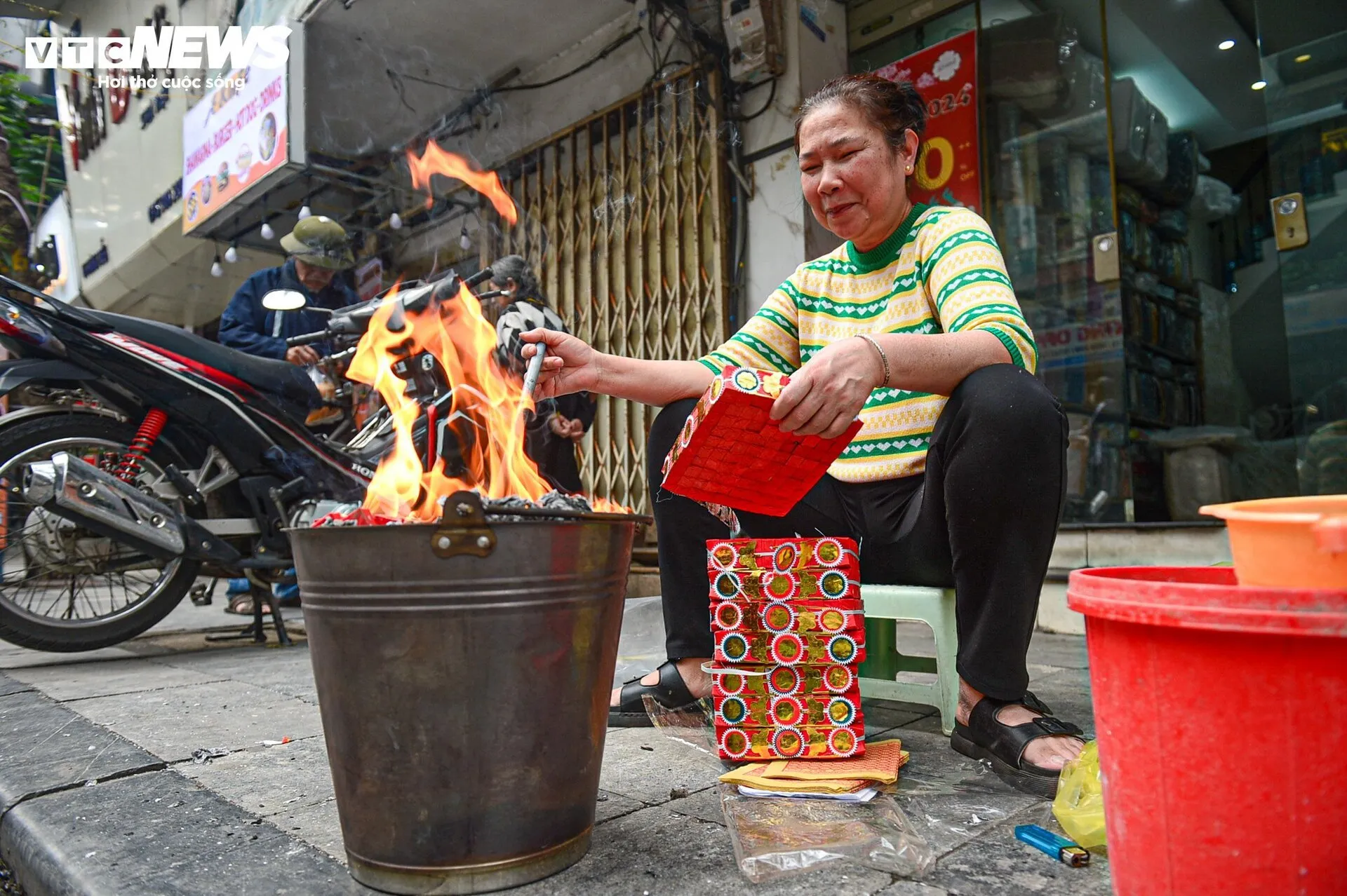 dan ha noi trung dung via he hoa