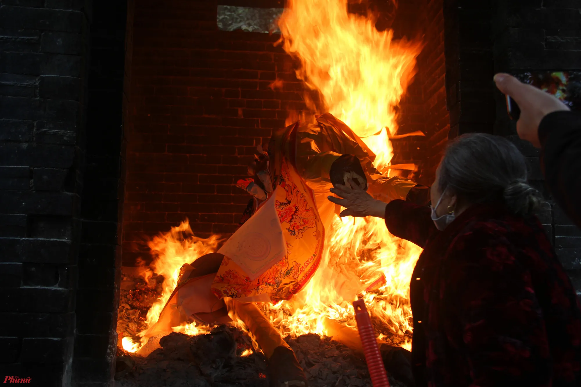 wm chi tien trieu dot ngua 3216